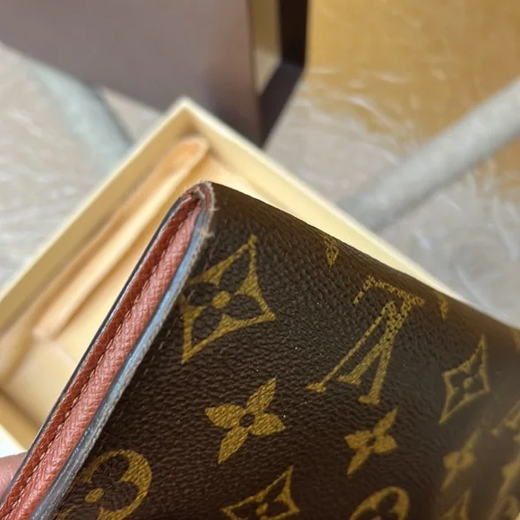 Authentic Louis Vuitton Monogram Bi Fold Wallet